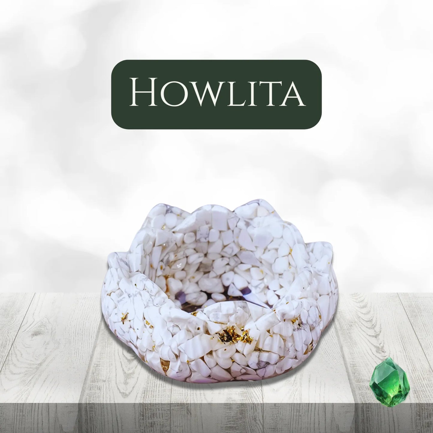 Porta-vela flor de lótus âmbar com vela acesa sobre fundo neutro e cristais decorativos.